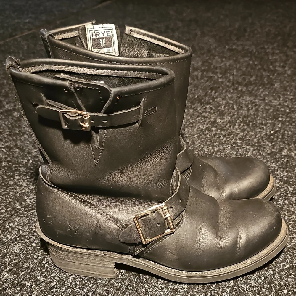 Frye Women's Engineer 8R Leather Ankle Boots - Picture 6 of 15